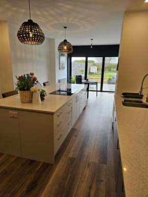 Entire house, great location, near transport links
